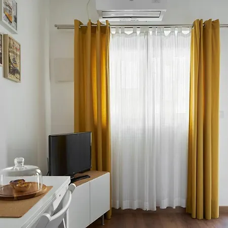 Cozy Alvalade Апартаменты *