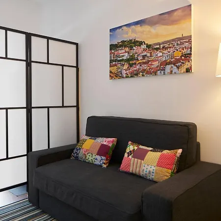 Cozy Alvalade Апартаменты *