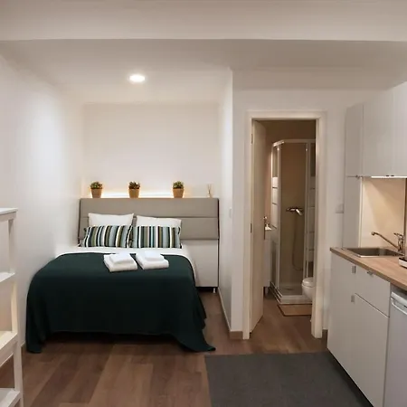 Cozy Alvalade Апартаменты *